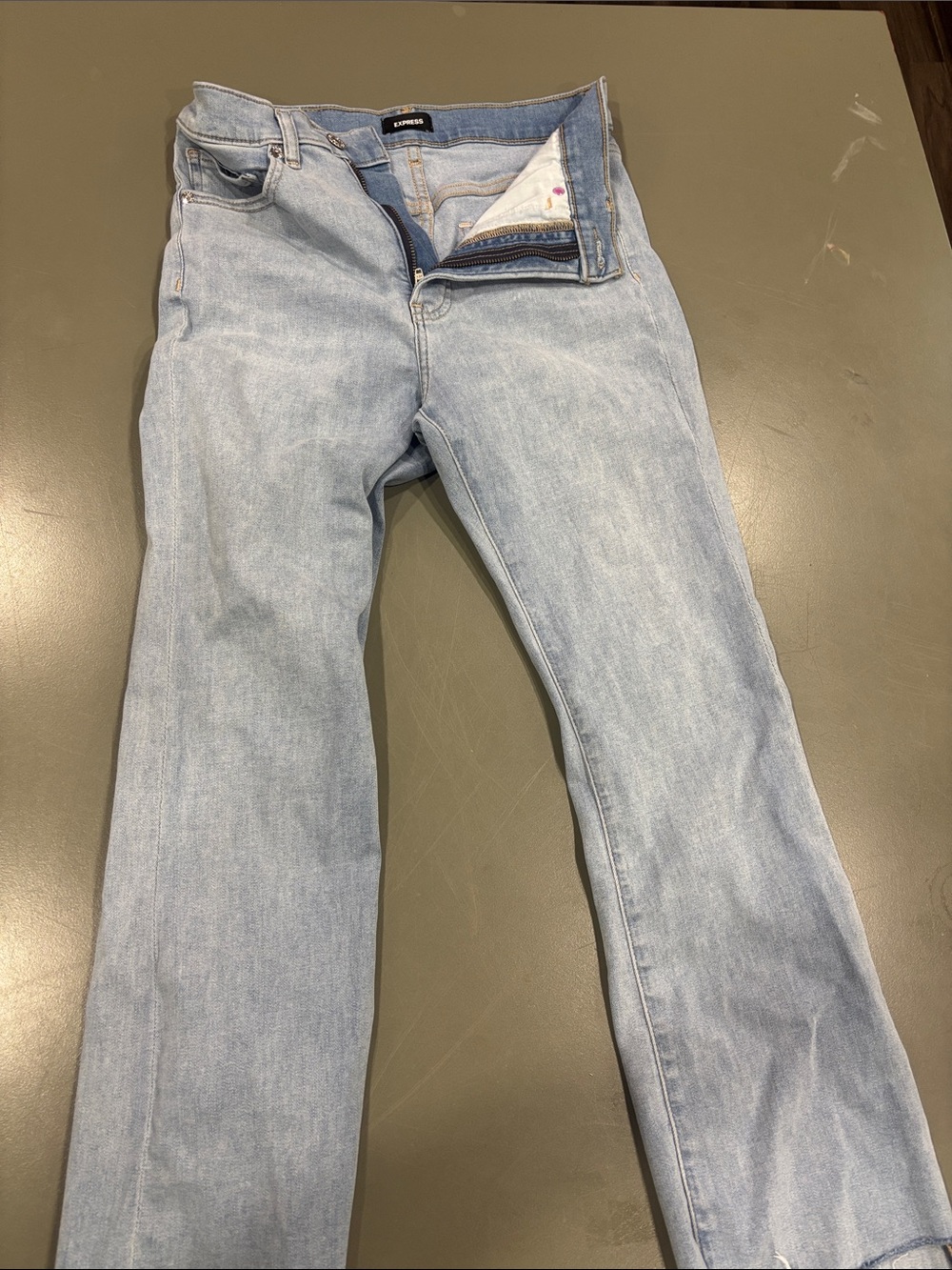 Express Cropped Flare Light Wash Women’s Jeans 6 Reg